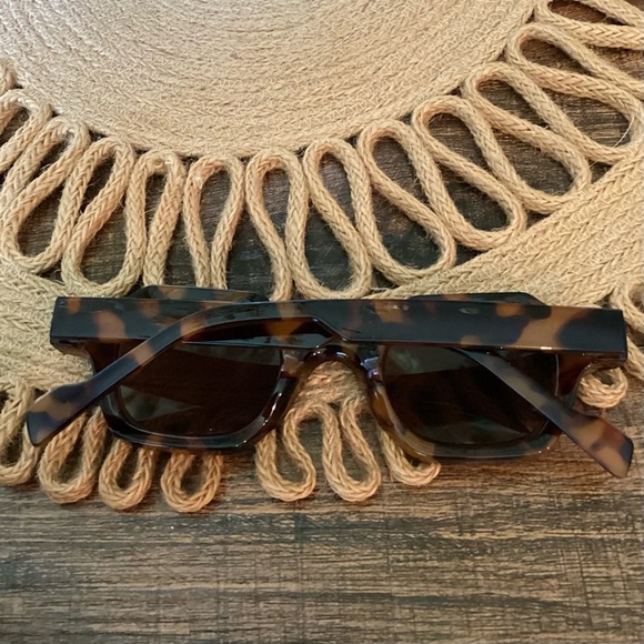 Ryan Simkhai Charlee Tortoise Tinted Readers 1.25 Strength Style R-2032 - Picture 7 of 9